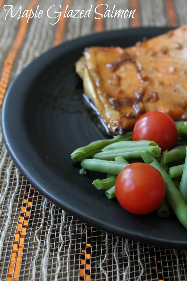 How To Make Baked Salmon with Maple Glaze | This Baked Salmon with Maple Glaze is one of our favorite salmon recipes. This Maple Glazed Baked Salmon is easy to make and can be on the table in less than 30 minutes. Read more dinner recipes, healthy recipes and easy recipes the whole family will love on foodwinesunshine.com | Food Wine Sunshine 