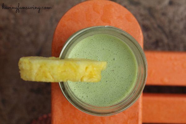 Healthy Pineapple Coconut Green Smoothie 