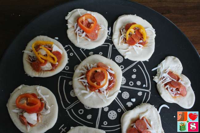 How to make Mini Pizza Pockets 