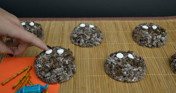 Cocoa Pebbles Spider Crispy Treats Recipe