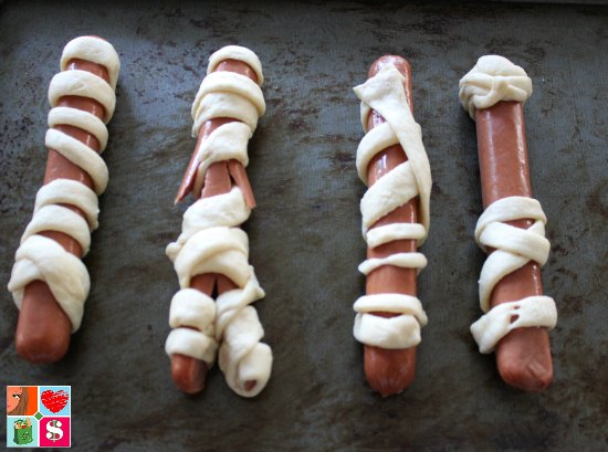 Mummy Dogs - The Perfect Halloween Meal