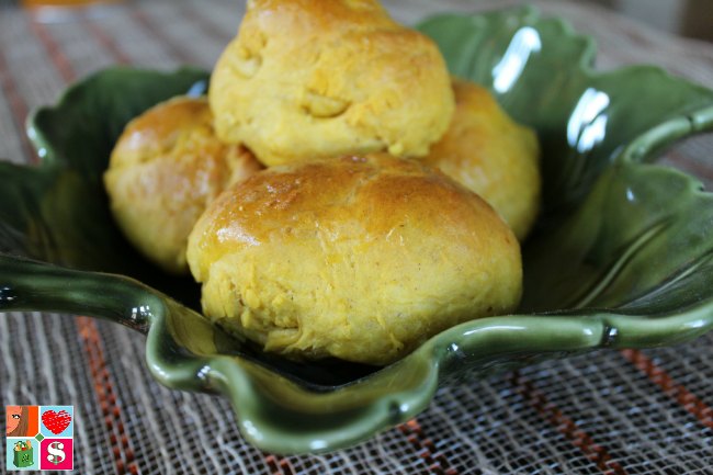 Pumpkin Dinner Rolls Recipe