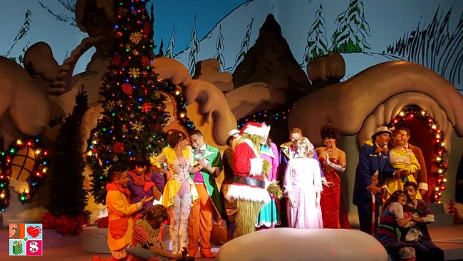 Holidays at Universal Orlando - Grinch Show