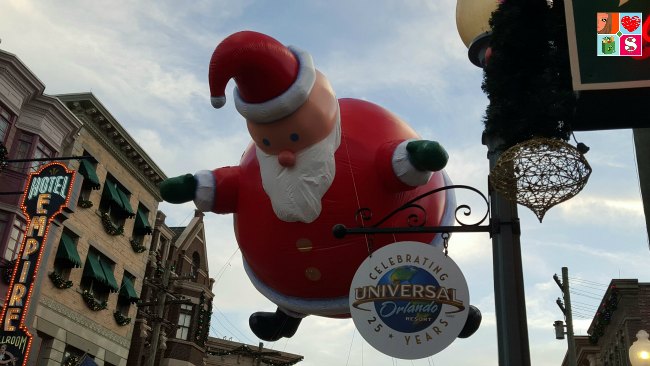 Holidays at Universal Orlando - Santa Float