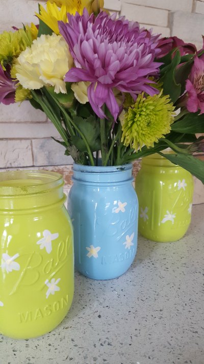 DIY Easy Spring Mason Jar Vases 