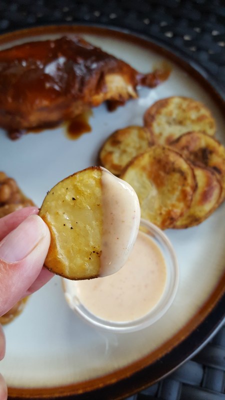 Baked French Fries with Sriracha Dipping Sauce 