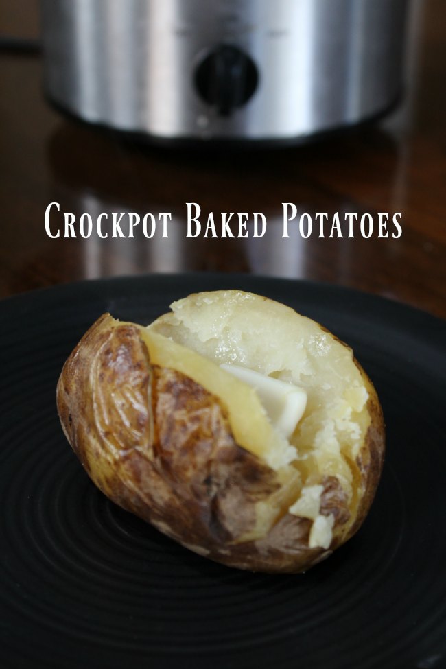 Slow Cooker Baked Potatoes | Did you know that you could put potatoes in the slow cooker? Baked potatoes just got easier! Enjoy these crockpot baked potatoes with just 5 mins prep time. Read more side dish recipes, healthy recipes and easy recipes the whole family will love on foodwinesunshine.com 