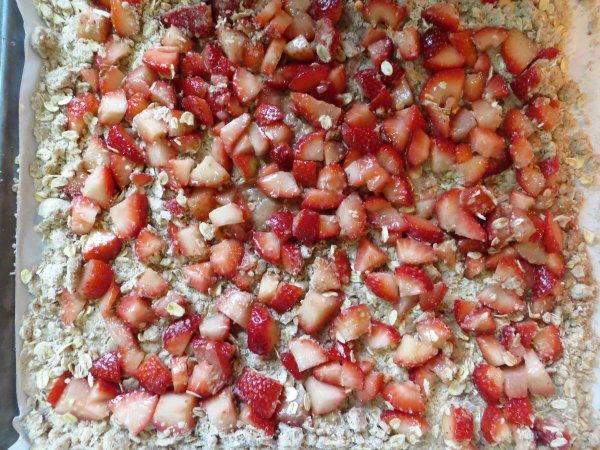 Yummy Strawberry Oatmeal Breakfast Bars