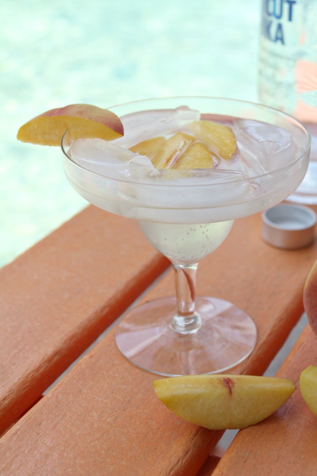 Peach and Lemonade Vodka Cocktail