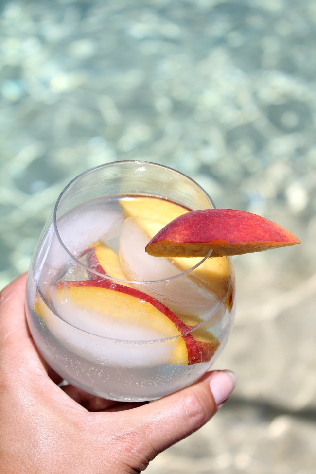 Summer Peach Vodka Lemonade Cocktail