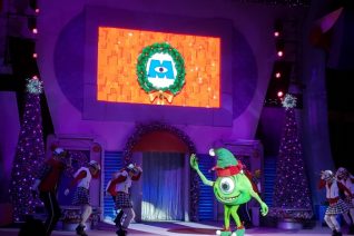 Tips For Visiting Mickey's Very Merry Christmas Party