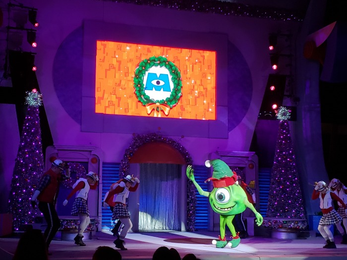 Tips For Visiting Mickey's Very Merry Christmas Party