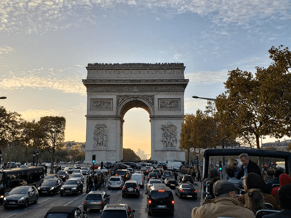 Where is the Arc de Triumphe in Paris