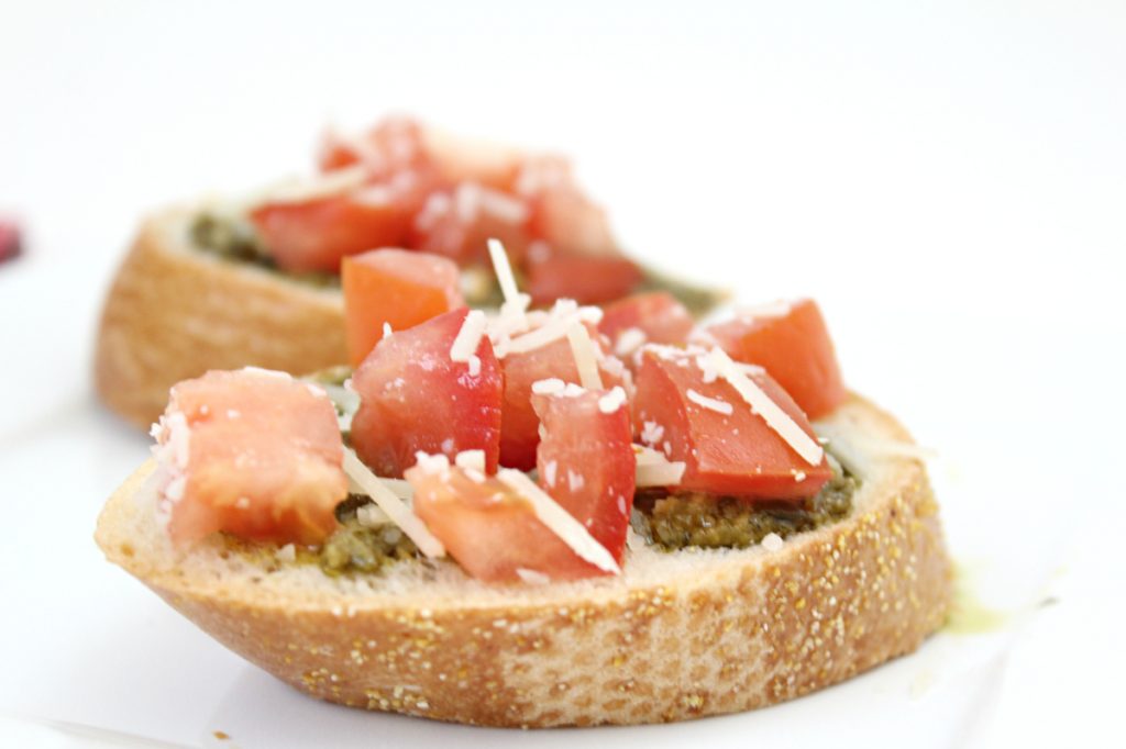 Easy Pesto Bruschetta Easy Appetizers Easy Recipes
