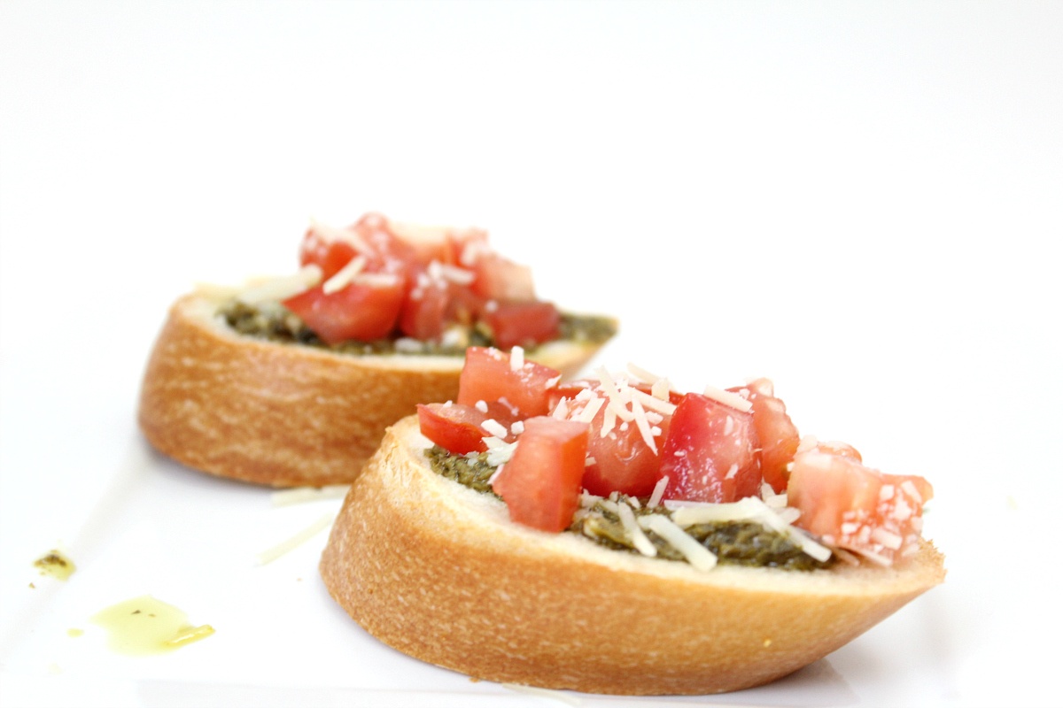 How to make easy Pesto Bruschetta