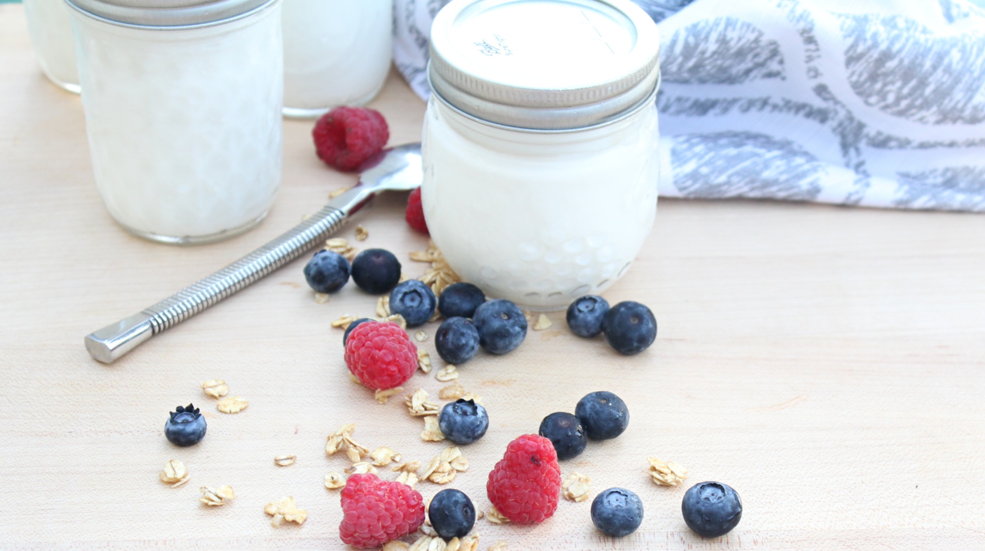 Easiest homemade vanilla yogurt 