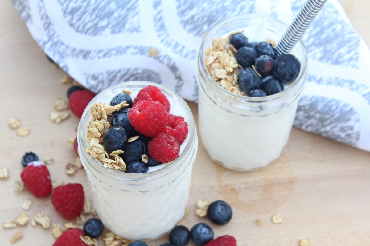 https://www.foodwinesunshine.com/wp-content/uploads/2020/06/homemade-vanilla-yogurt-without-instant-pot.jpg