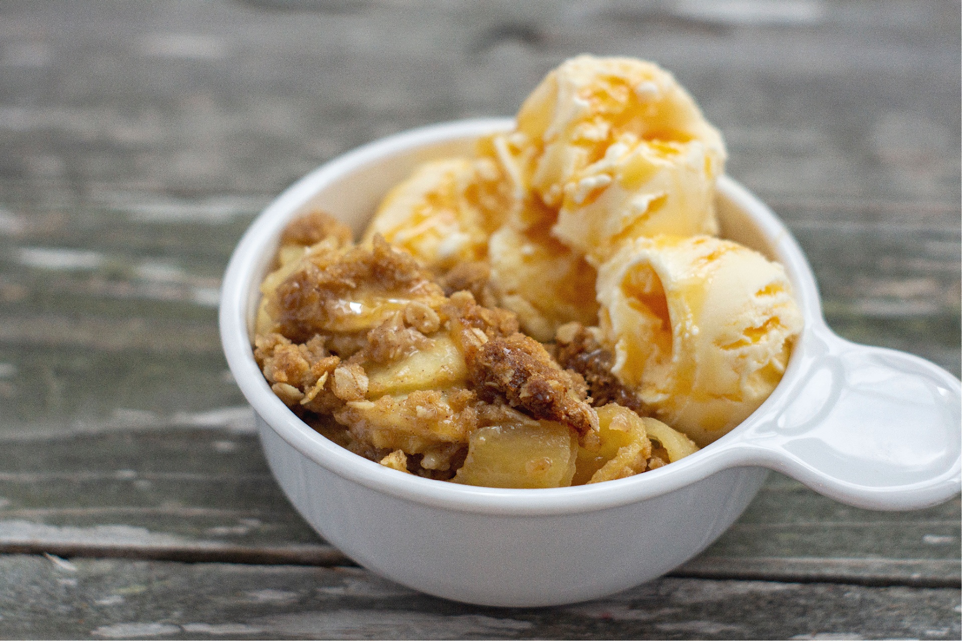 Tasty Old Fashioned Apple Crisp with Oats
