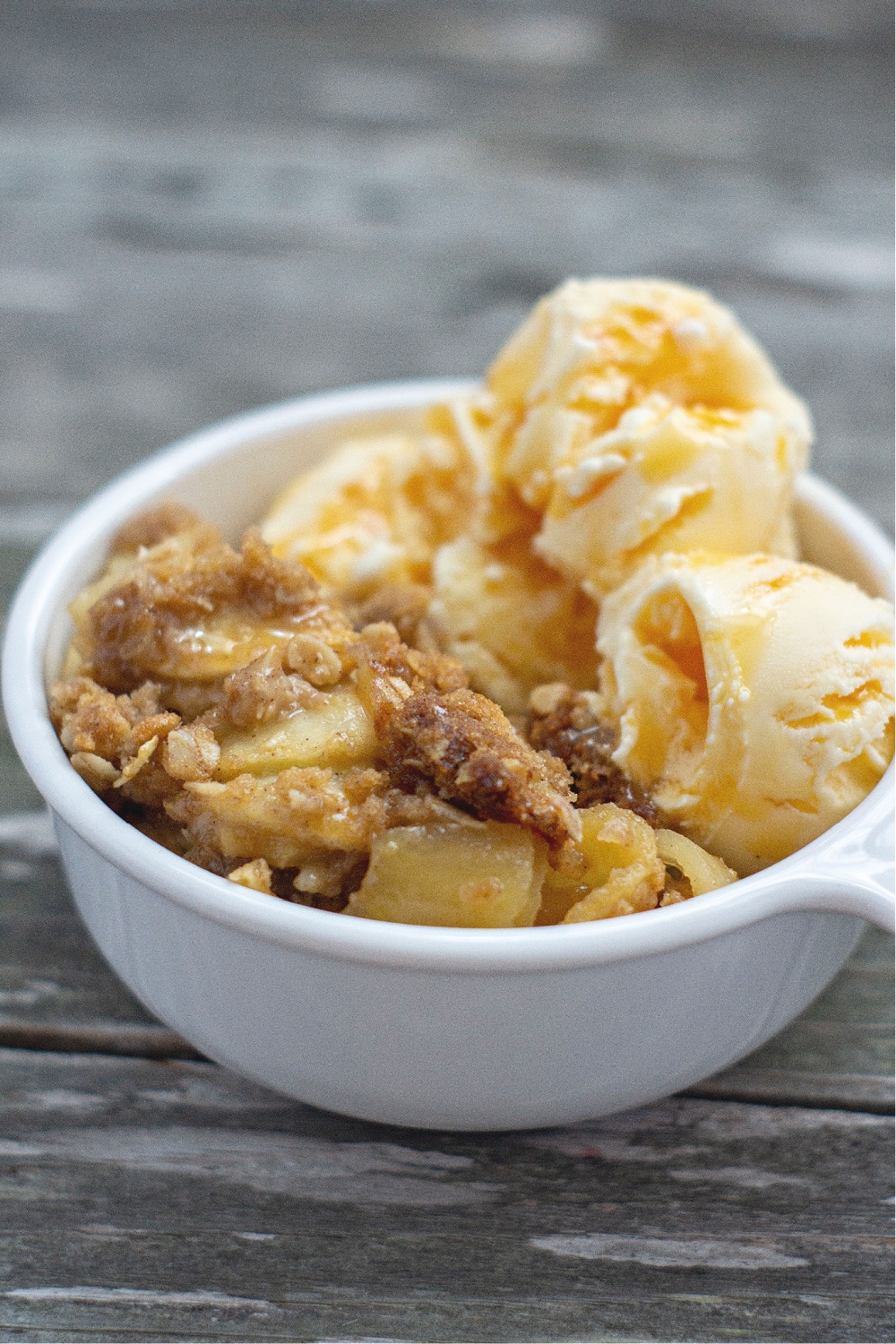 Old Fashioned Apple Crisp with Oats