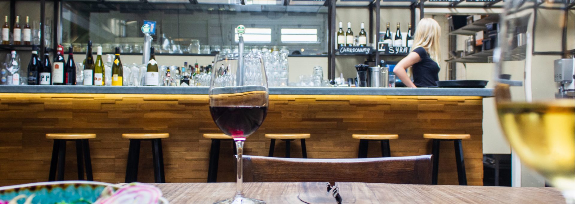 choose wine in a restaurant