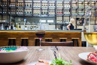 choose wine in a restaurant