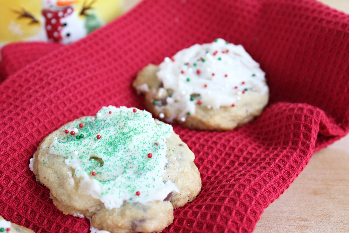 Peppermint Chocolate Chip Christmas Cookies