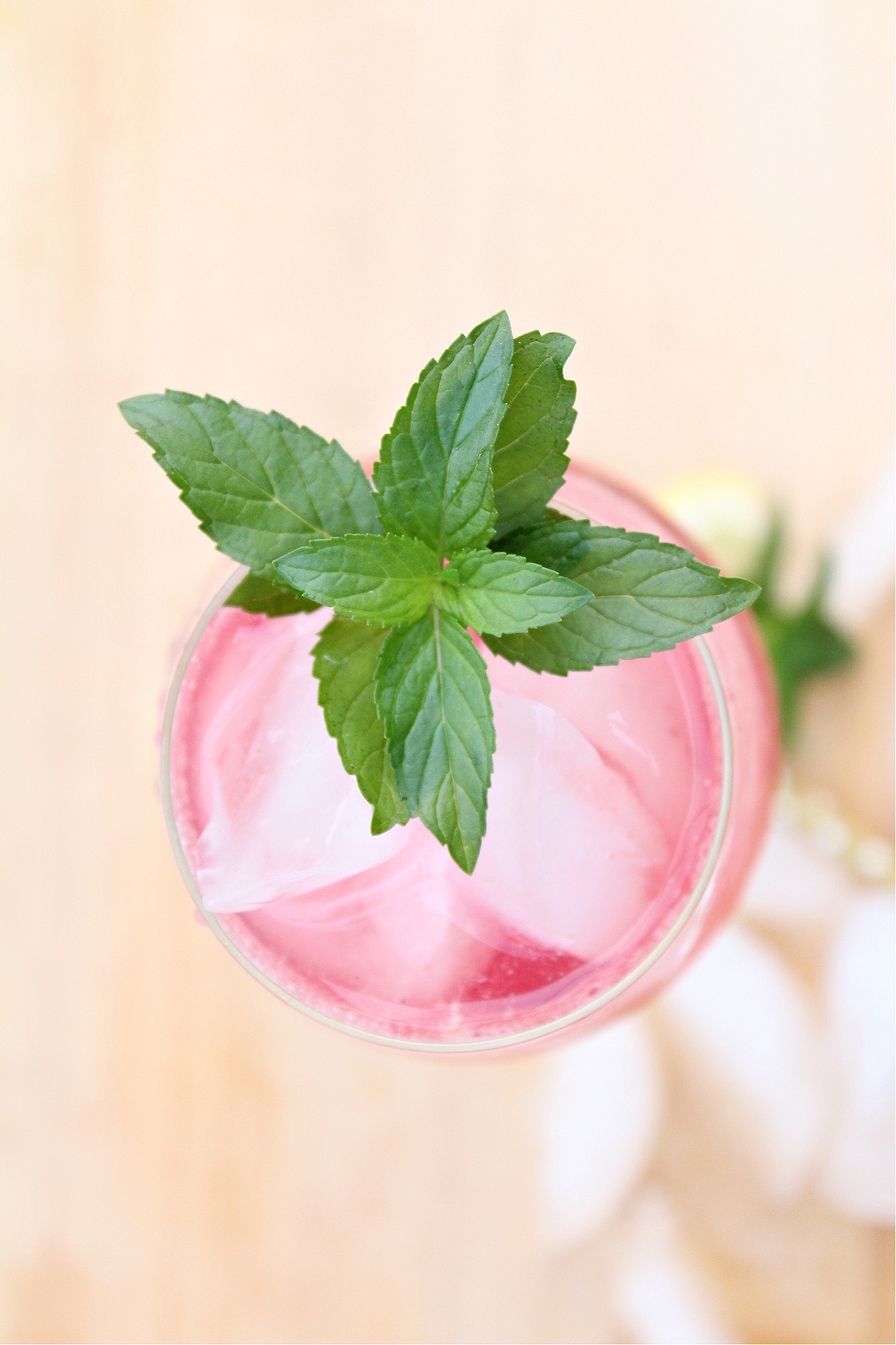 Sparkling Cherry Lemonade Cocktail 