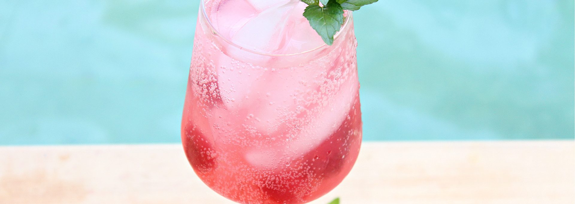 Sparkling Cherry Lemonade Cocktail