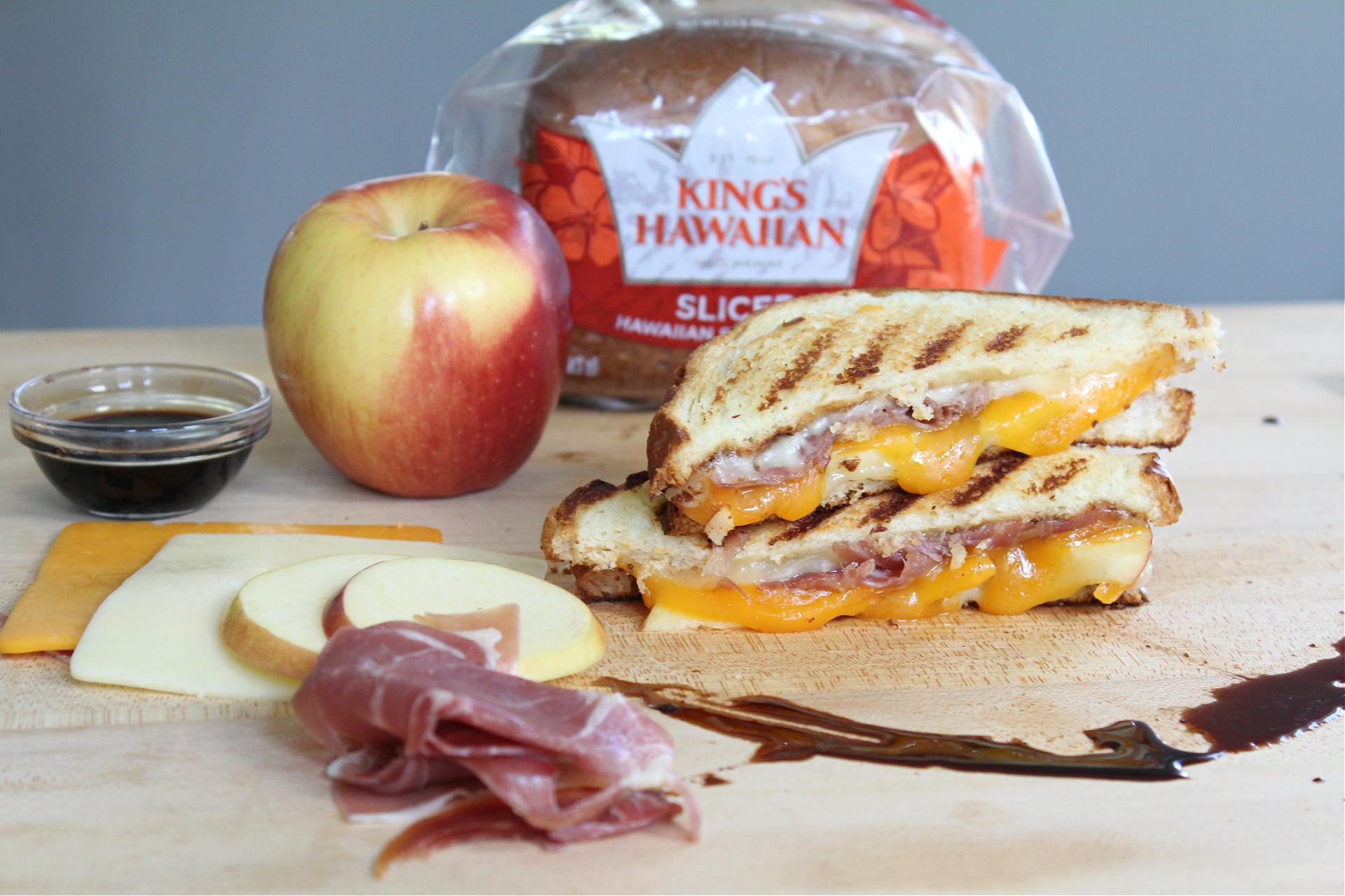 How to make a Prosciutto and Apple Grilled Cheese 