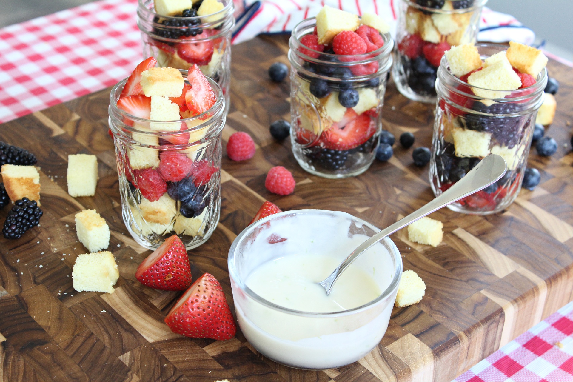 Berry Trifle with yogurt sauce