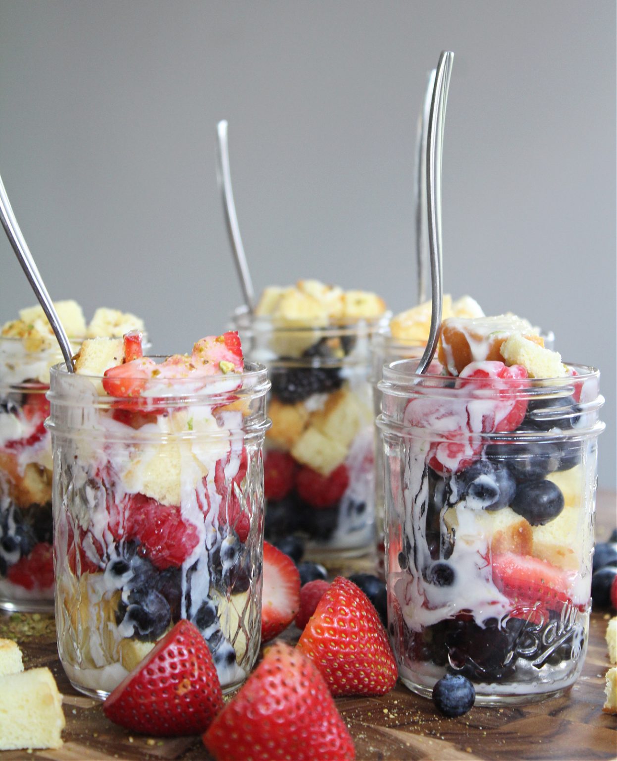 How To Make Berry Good Mason Jar Trifles With Vanilla Yogurt Sauce