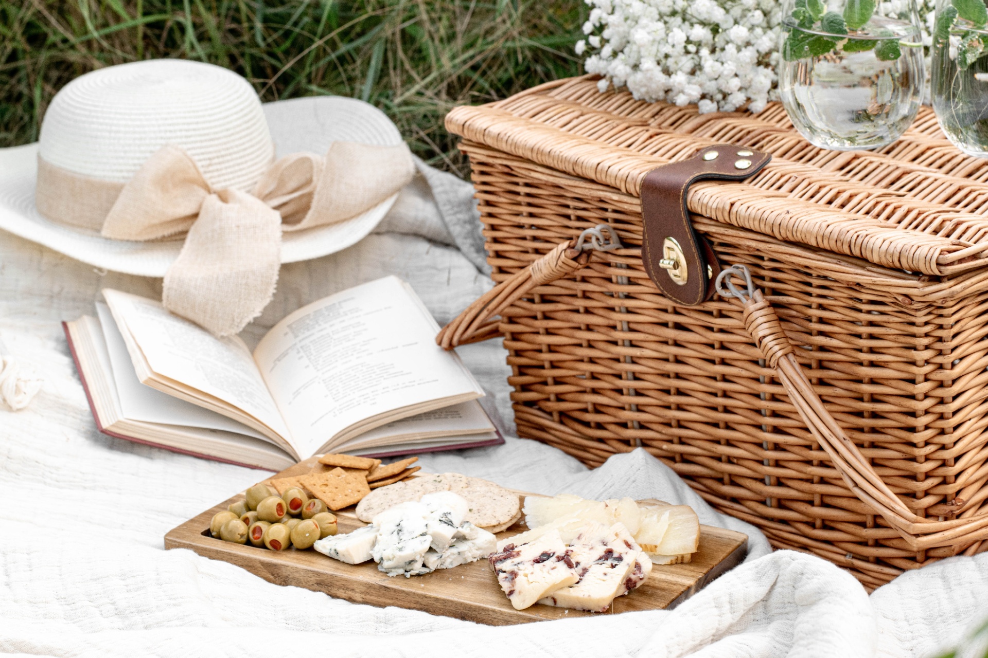 Best Picnic Wines For Under 15 Summer Wines
