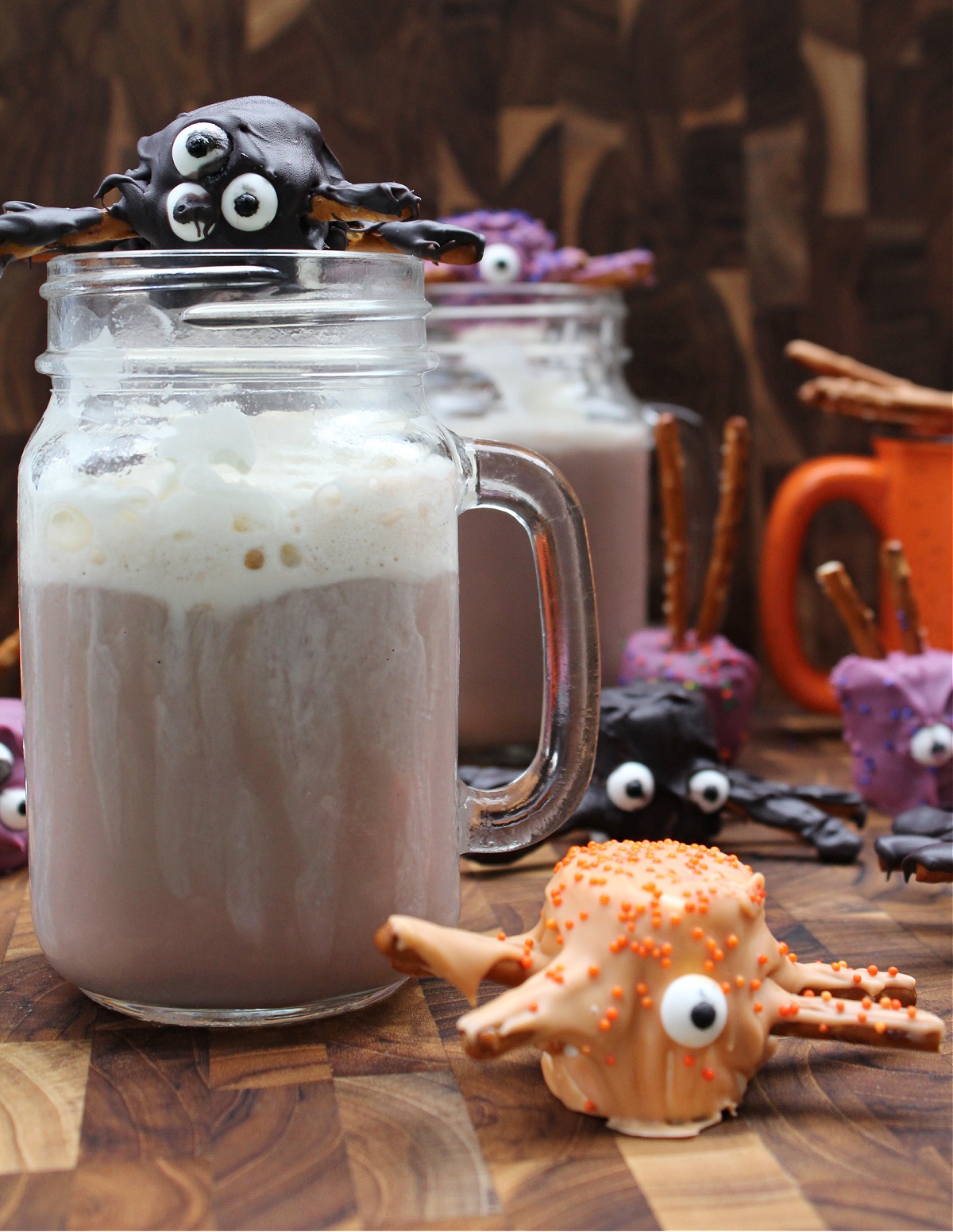 How to make Halloween Marshmallow Spiders with pretzel legs