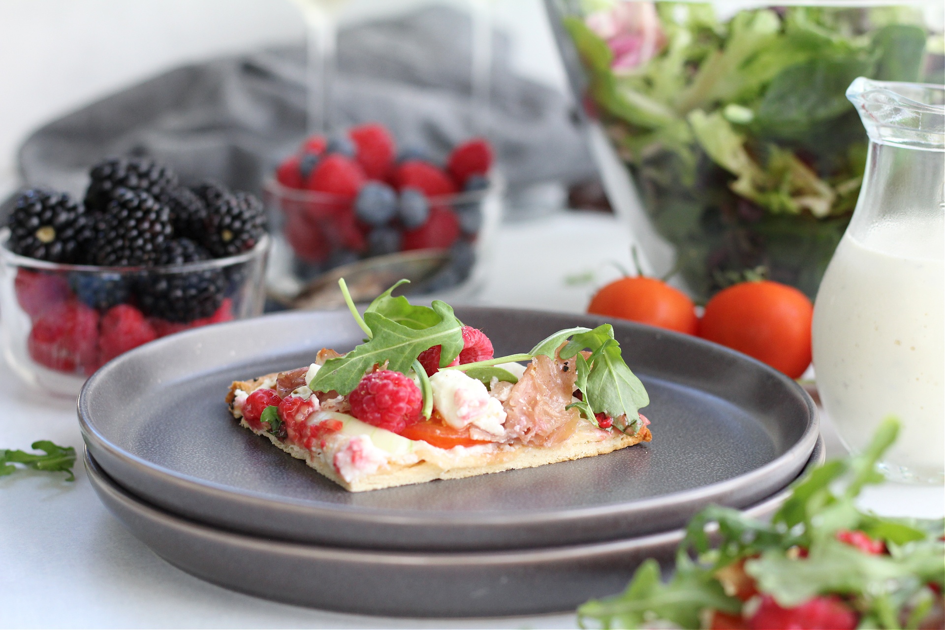 easy raspberry prosciutto pizza