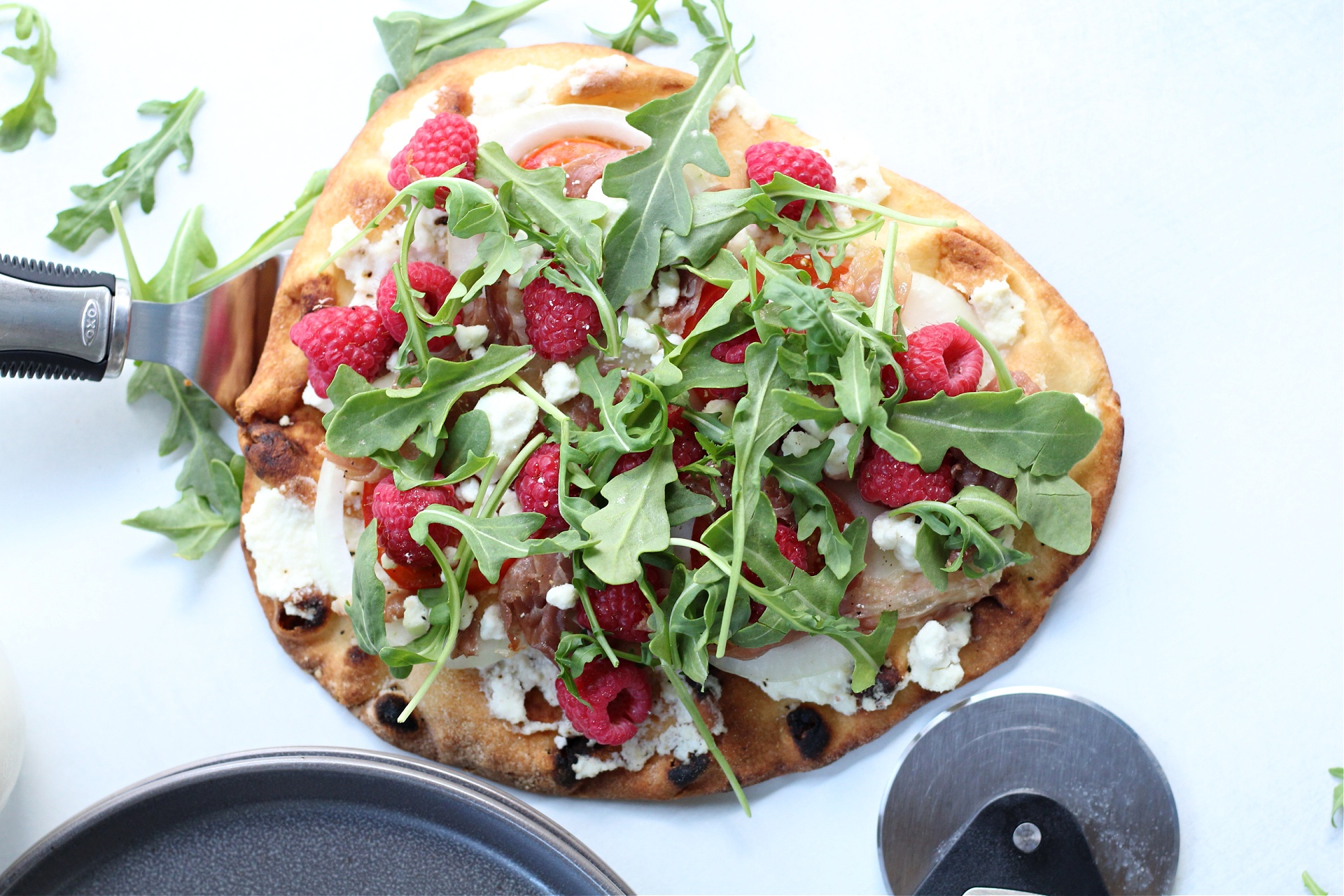 raspberry prosciutto pizza