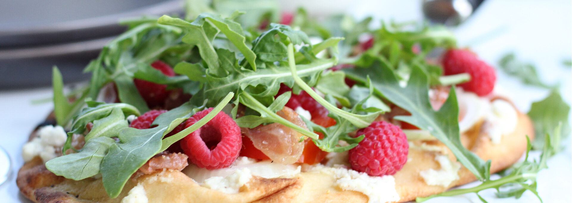 raspberry prosciutto pizza