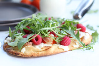 raspberry prosciutto pizza