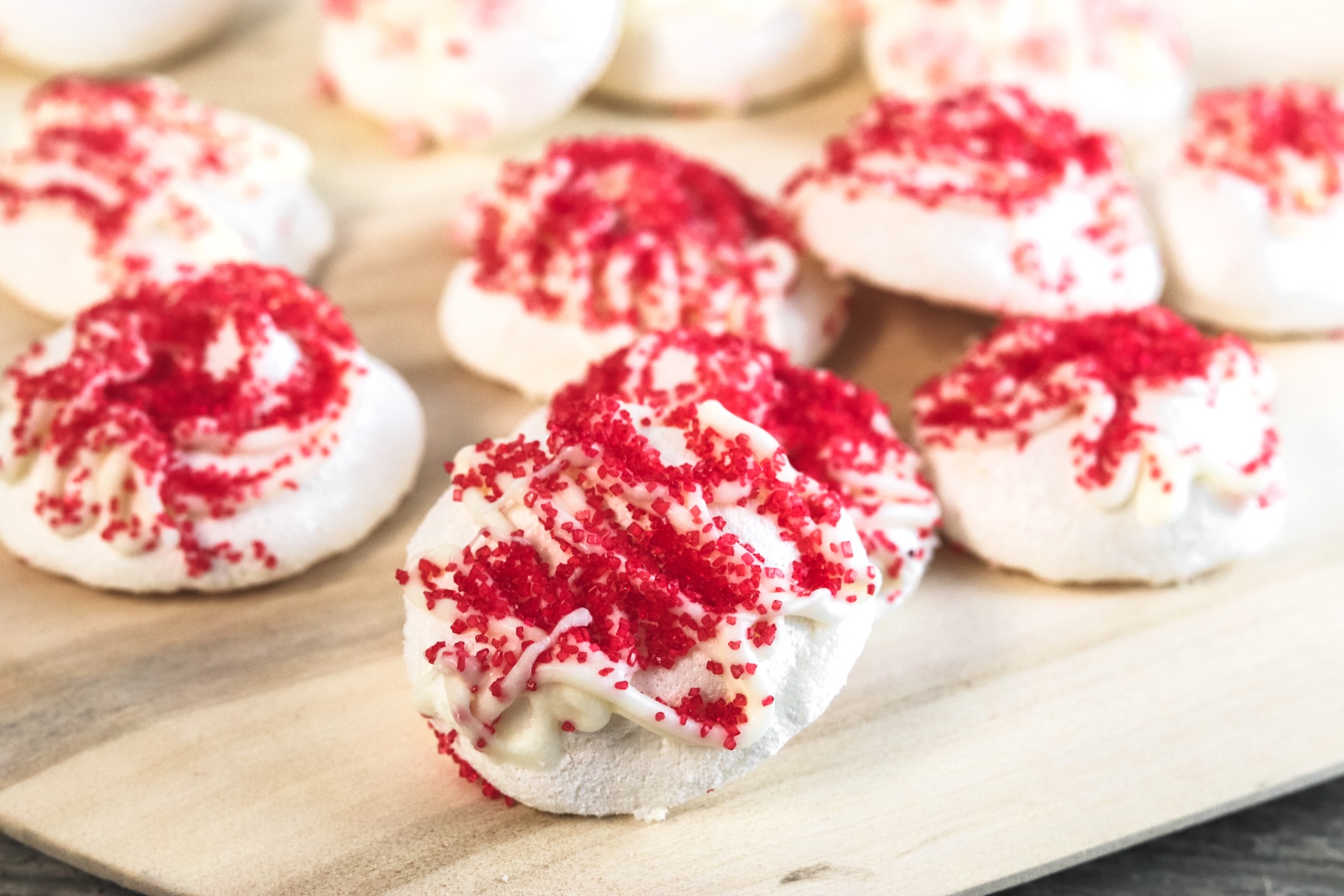 Easy Christmas Meringue Cookies