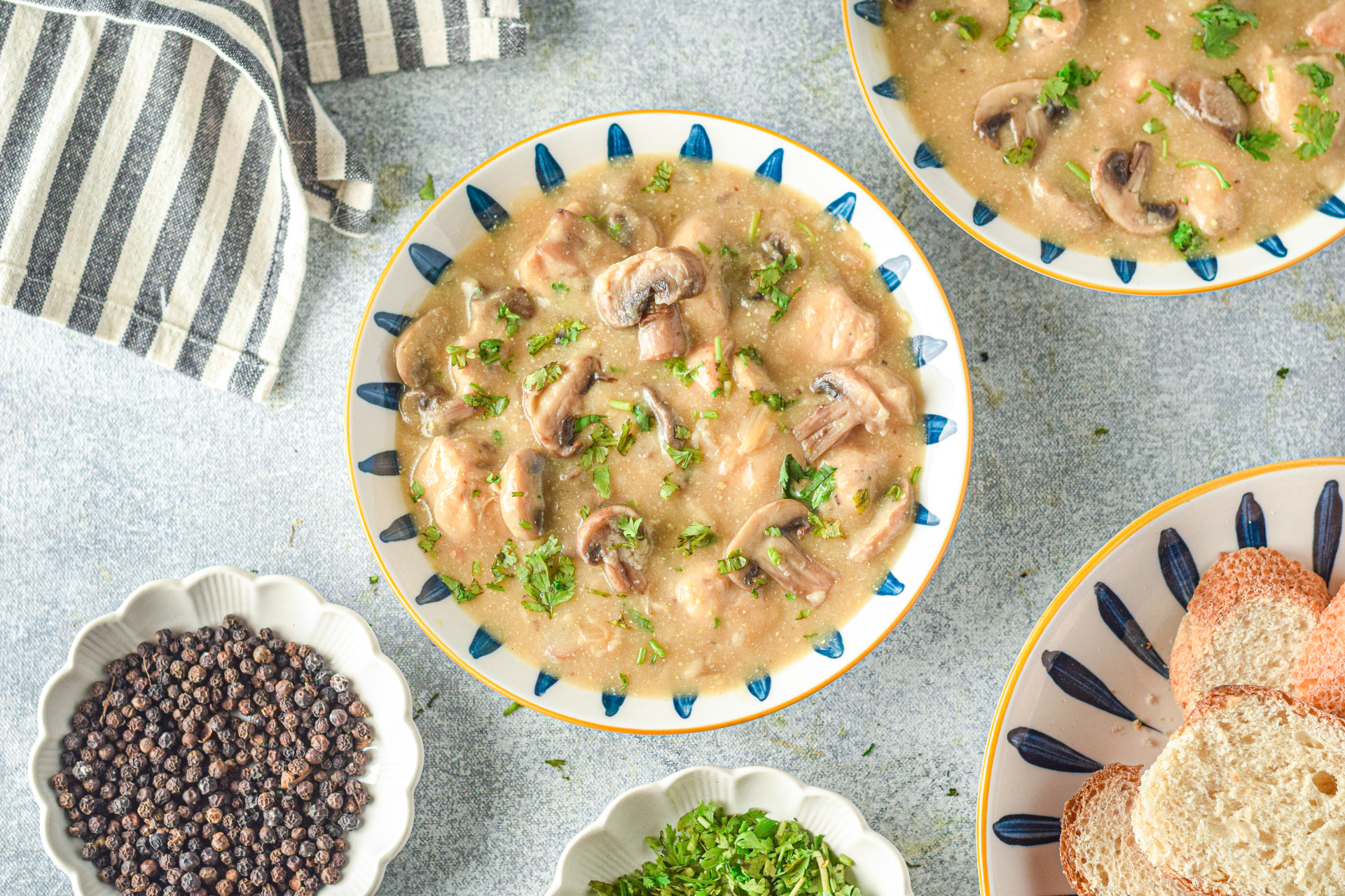 Slow Cooker Chicken Stroganoff