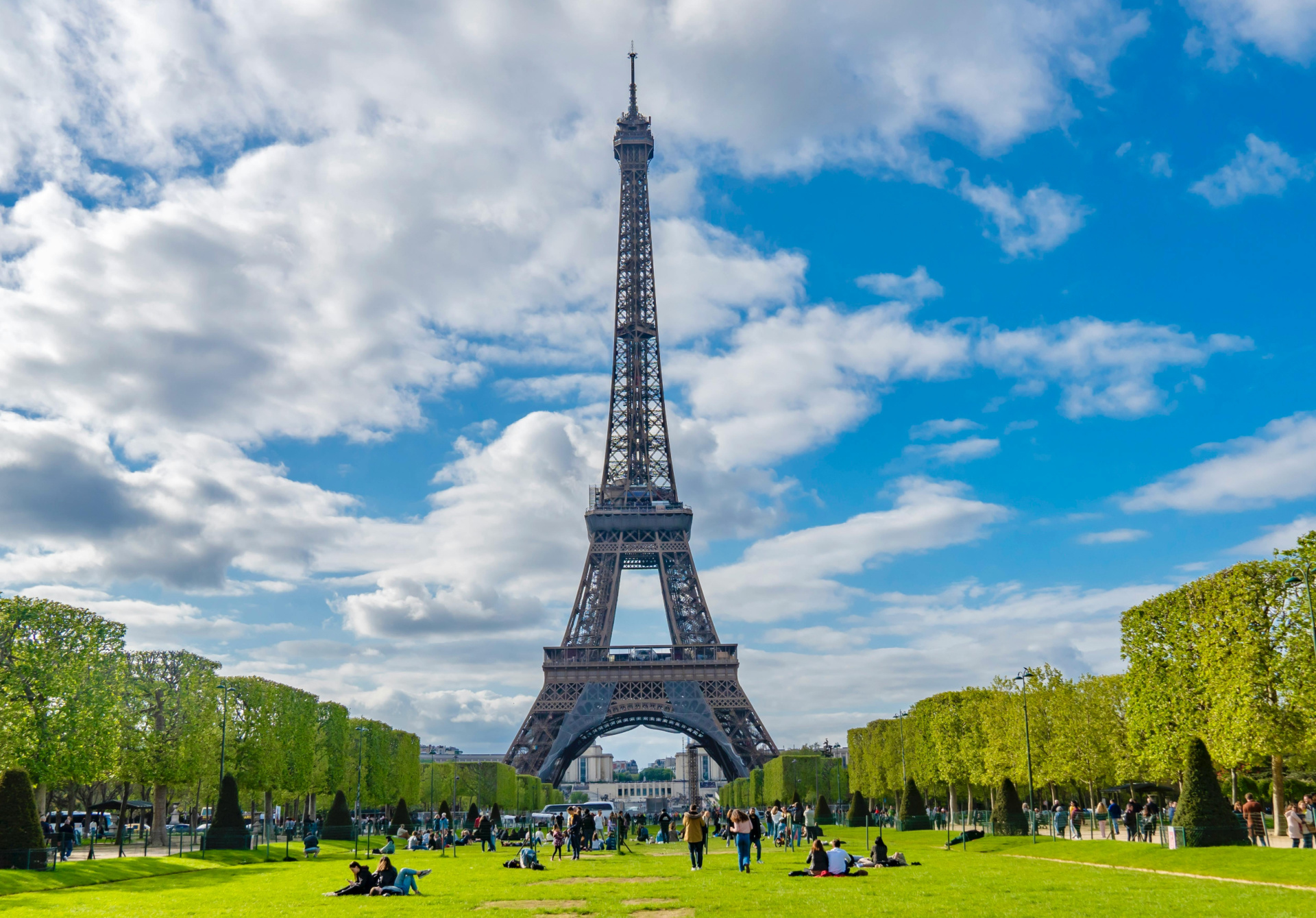 Visiting Paris with Kids - eiffel tower