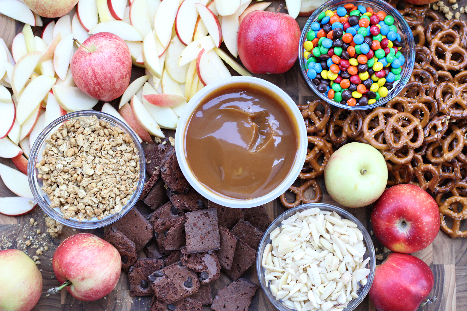 Easy Fall Caramel Apple Board
