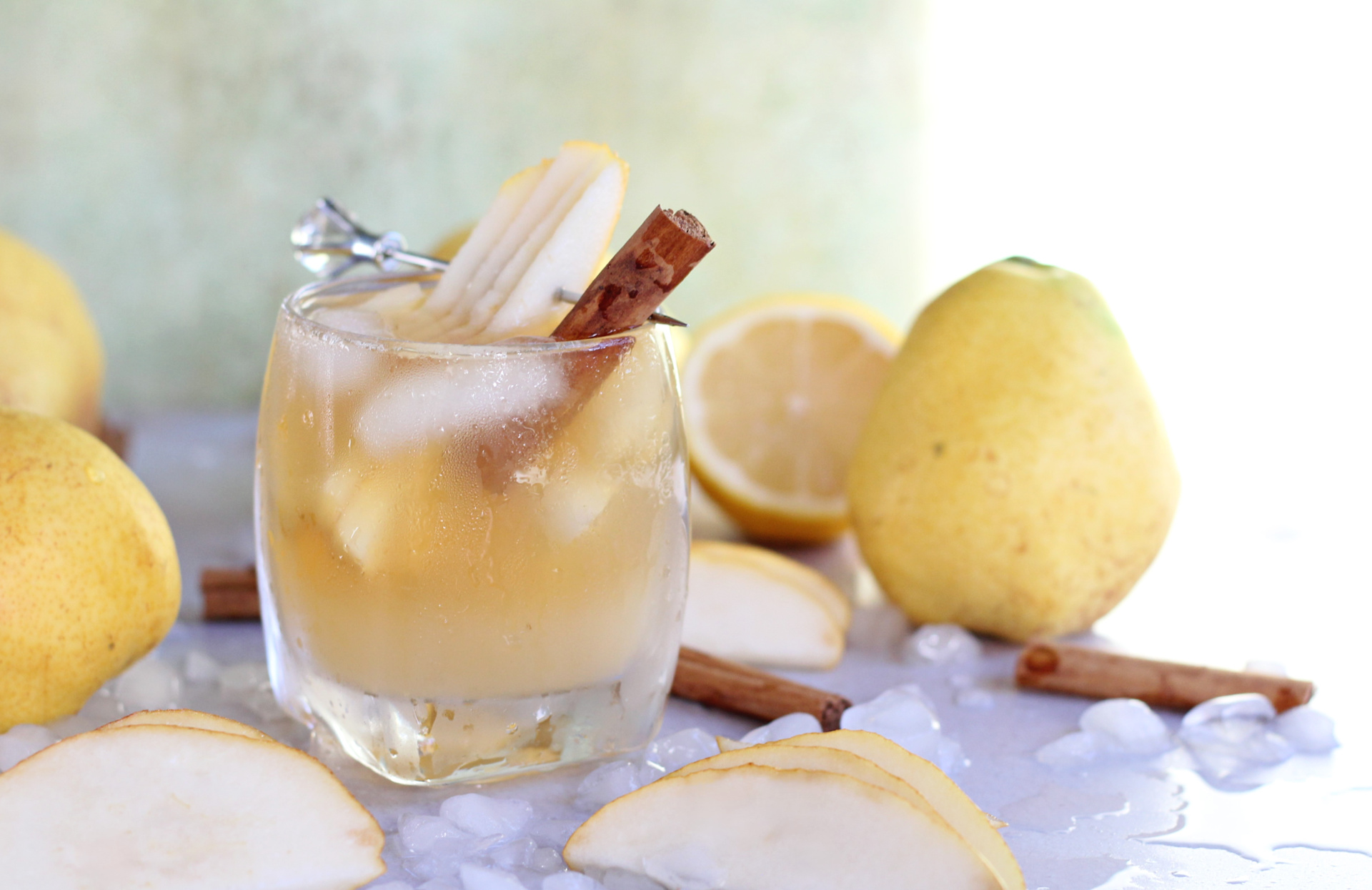 Bourbon and pear drink Bourbon and pear drink