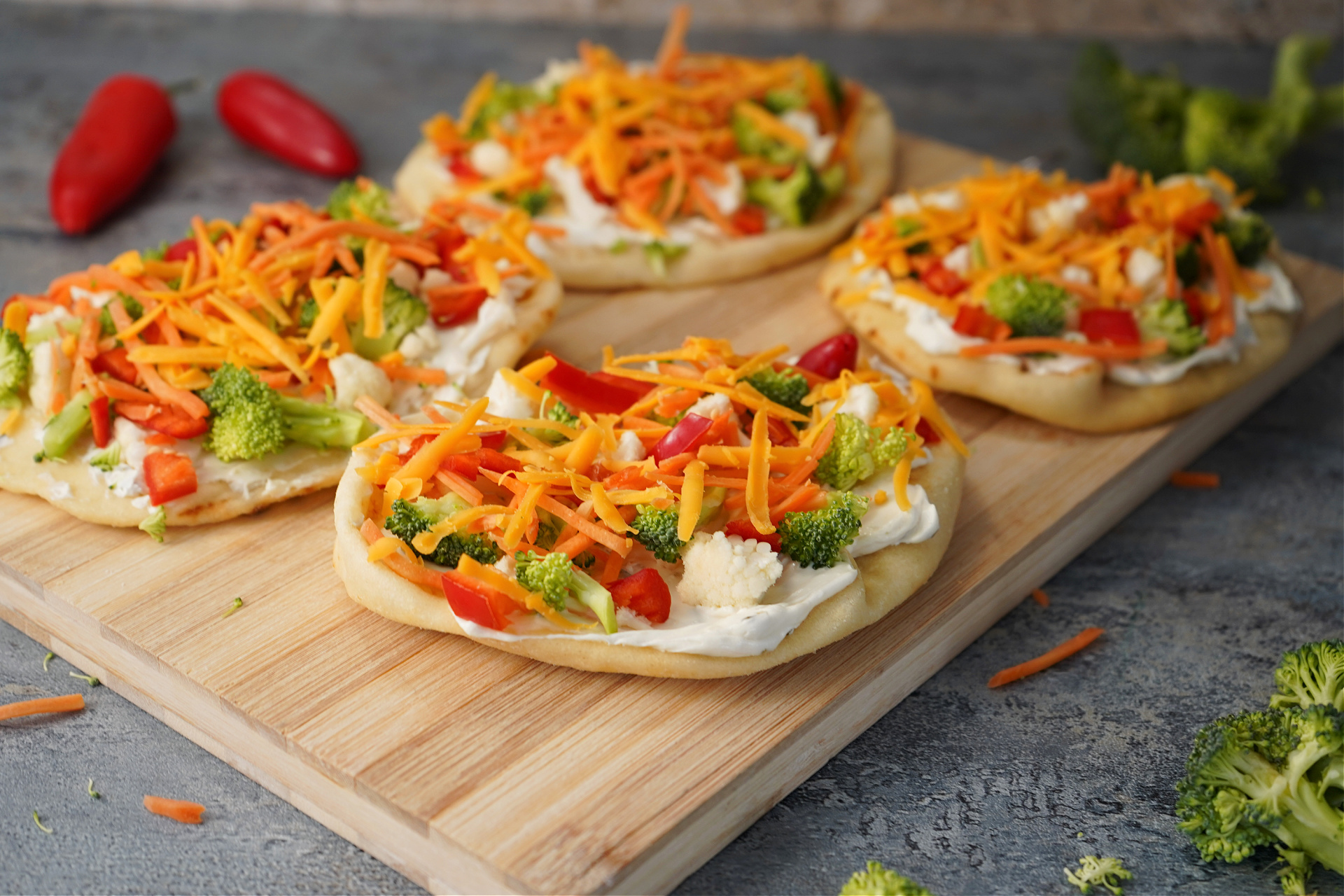 Veggie Naan Pizza