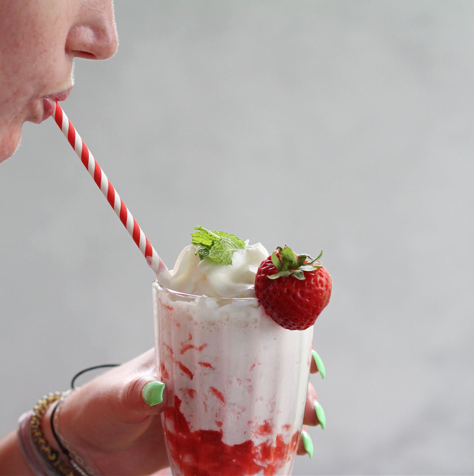 How to make a Rhubarb Strawberry Milkshake How to make a Rhubarb Strawberry Milkshake
