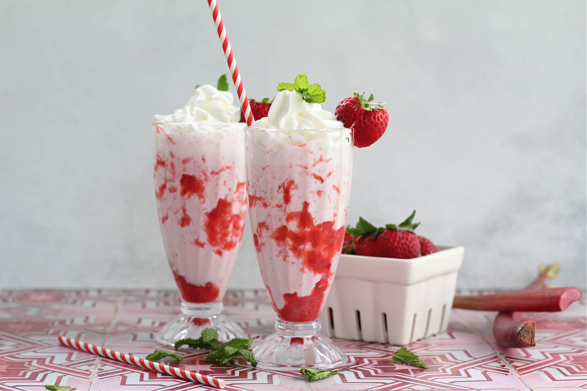 Easy Rhubarb Strawberry Milkshake Easy Rhubarb Strawberry Milkshake