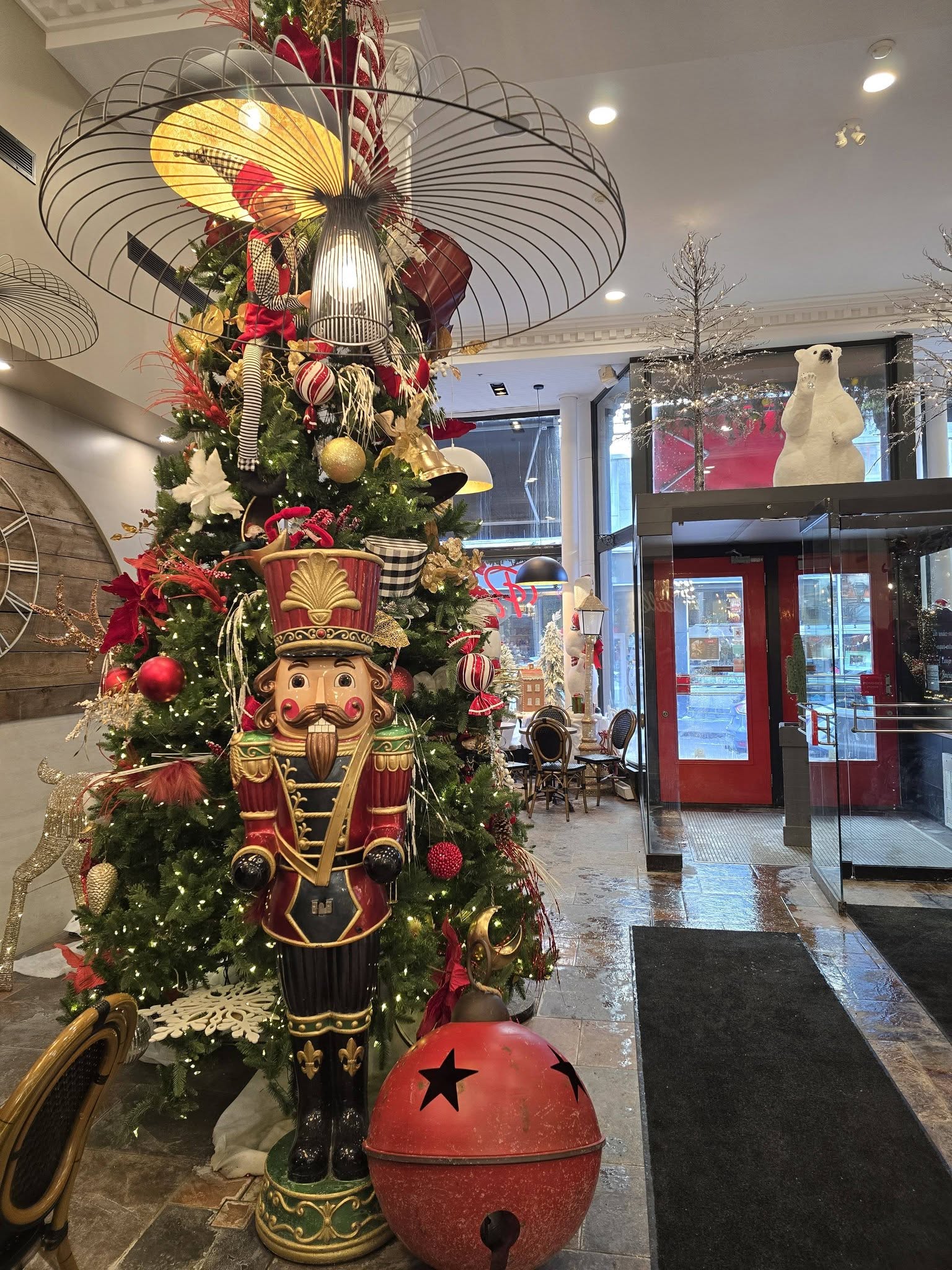 Christmas decorations in bakery in Quebec City