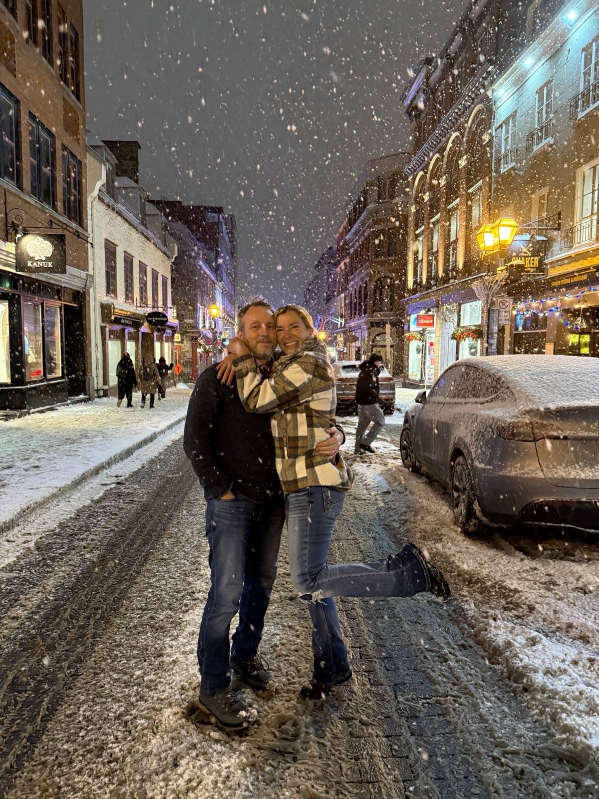 Couple on the snowy streets of Quebec City