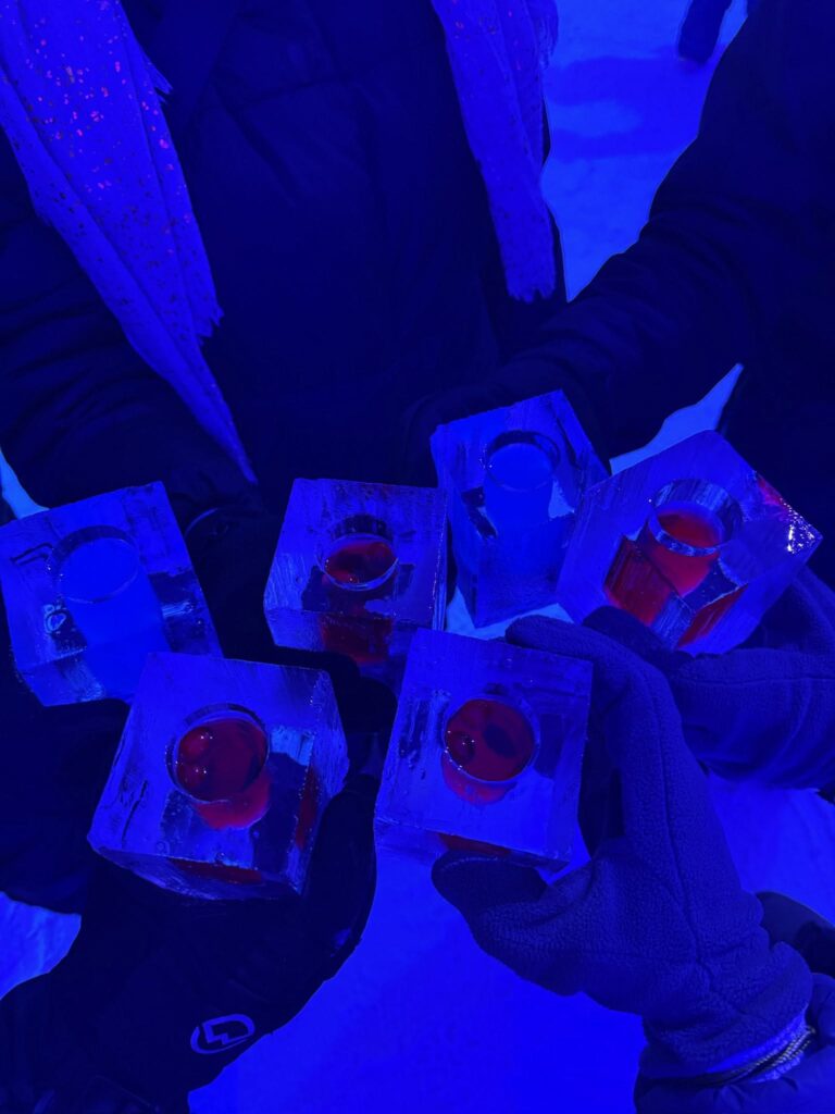 Drinks served in ice glasses at the Hôtel de Glace ice bar
