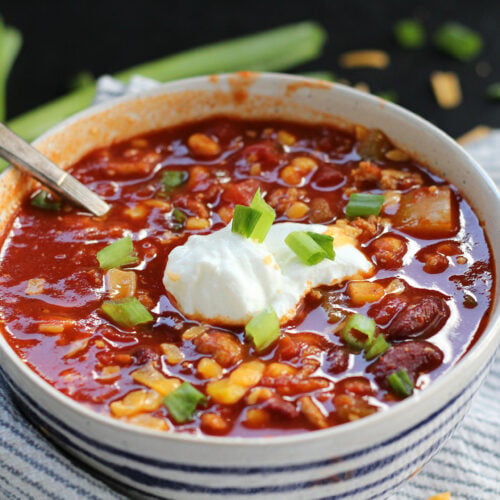 Easy turkey chili made with ground turkey, beans, tomatoes, corn and peppers