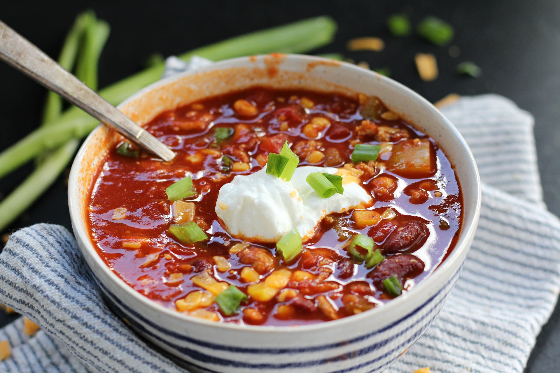 Easy turkey chili made with ground turkey, beans, tomatoes, corn and peppers